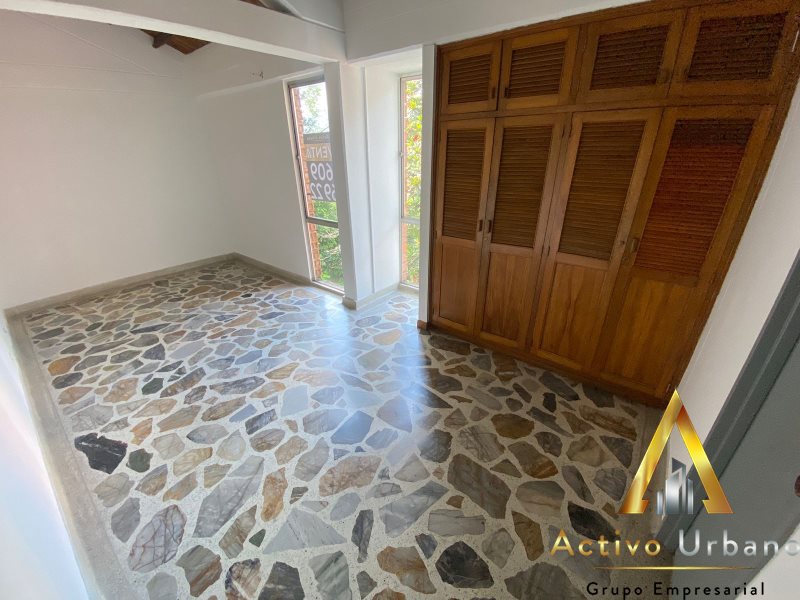 foto_104586_901271444_7553656204_ss