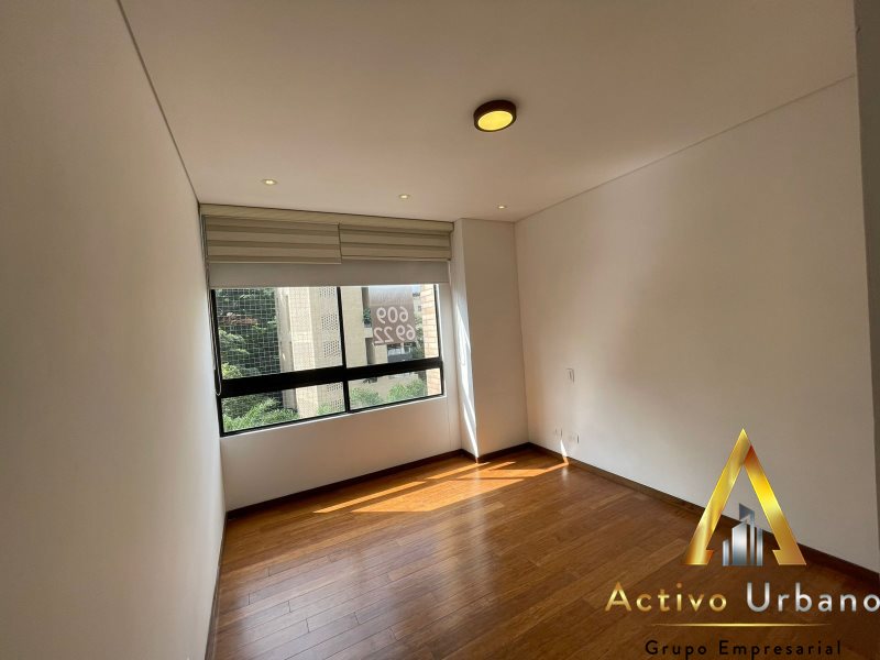 foto_104782_901271444_6190801619_ss