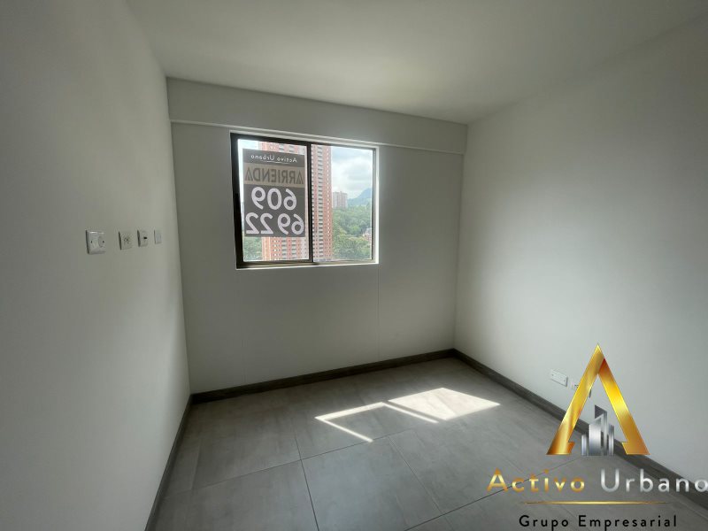 foto_104782_901271444_8015937758_ss