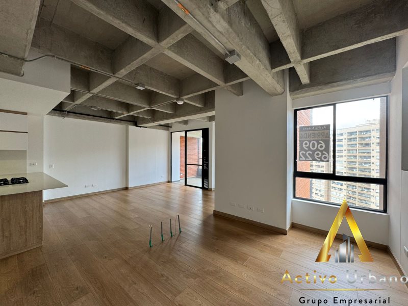 foto_104586_901271444_7468176714_ss