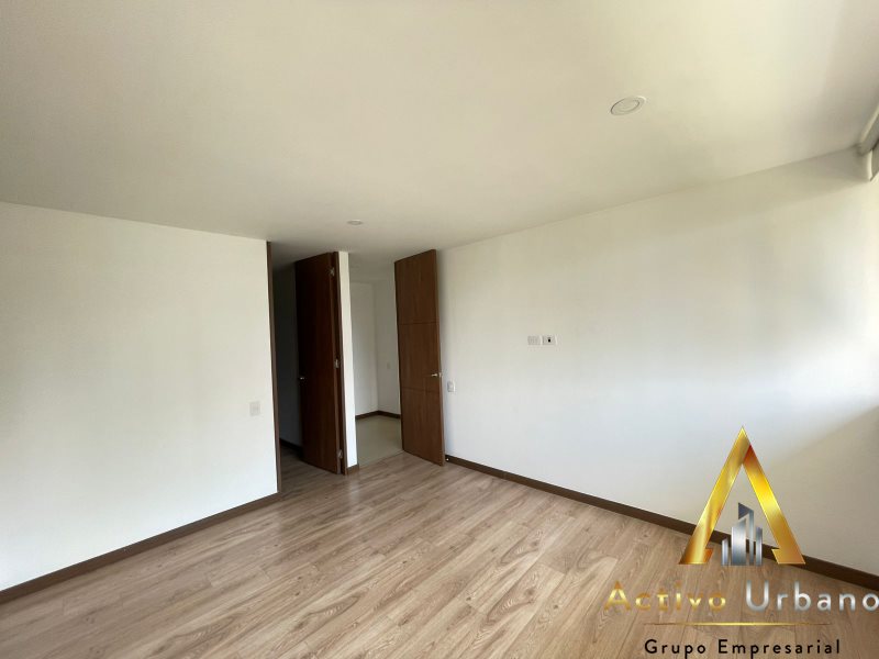 foto_104782_901271444_0086175094_ss