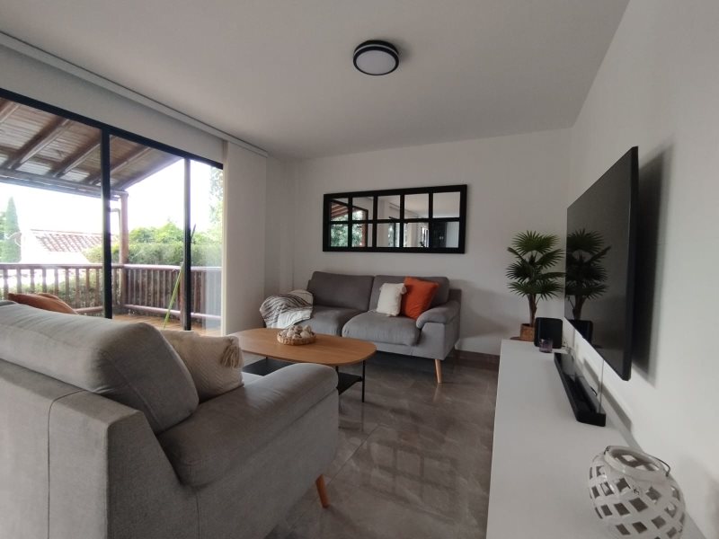 foto_104782_901271444_0673235856_ss