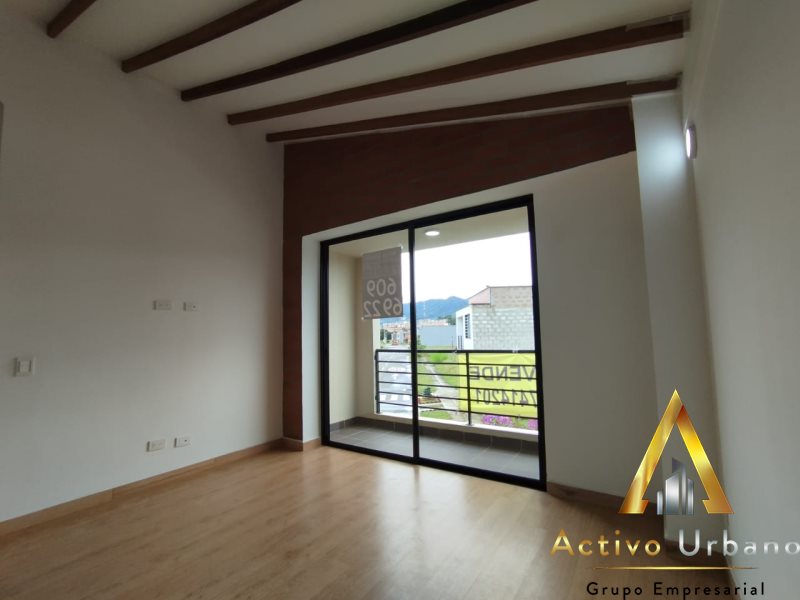 foto_104782_901271444_5392857143_ss