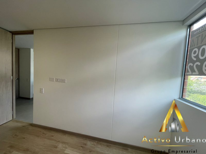 foto_104782_901271444_6379403392_ss