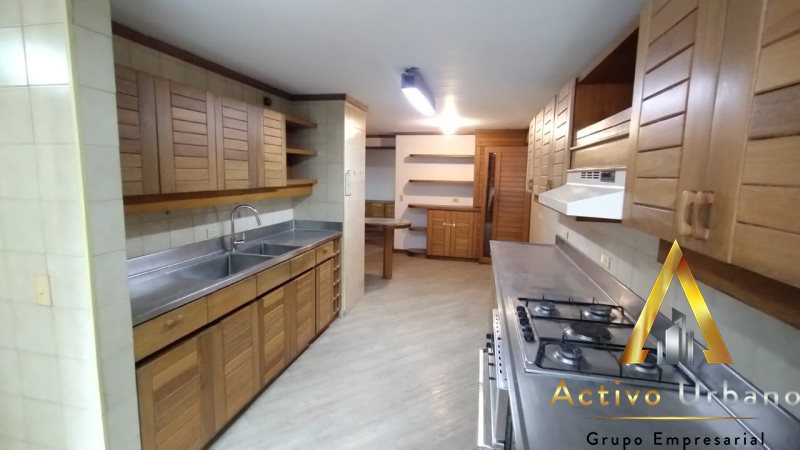 foto_104782_901271444_6911796132_ss