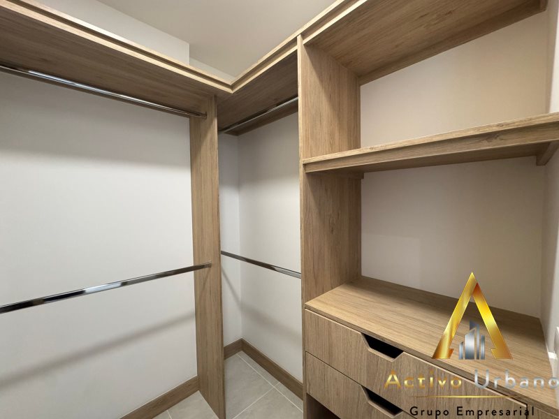 foto_104782_901271444_7016792157_ss