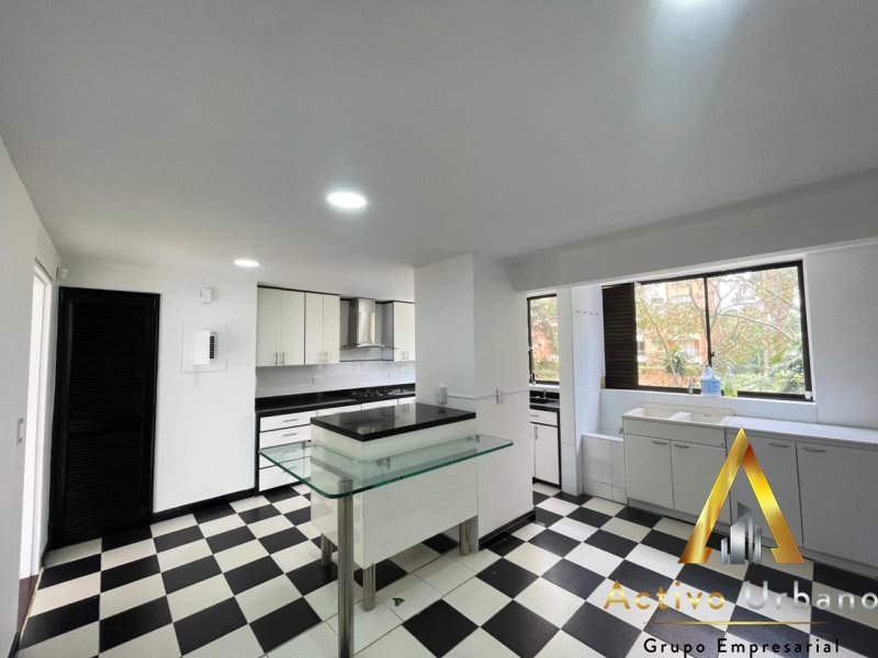 foto_104782_901271444_7556800831_ss