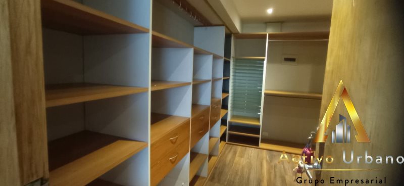 foto_104782_901271444_8008419902_ss