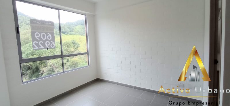 foto_104782_901271444_8017874020_ss