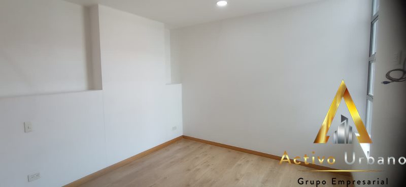 foto_104782_901271444_8110808176_ss