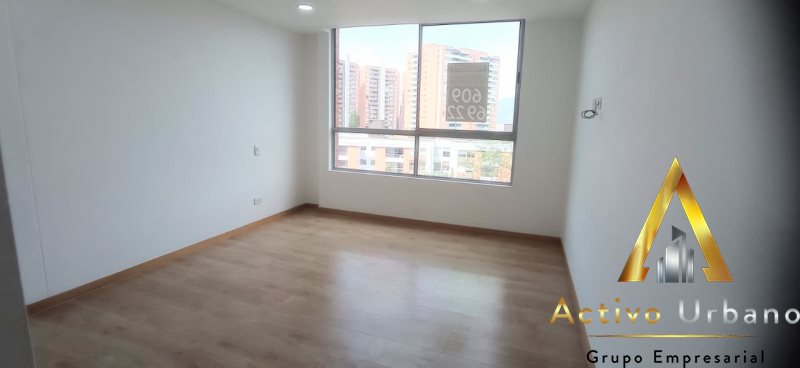 foto_104782_901271444_8138800737_ss