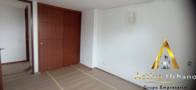 foto_104782_901271444_8241561022_ss