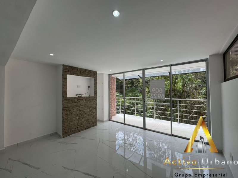 foto_104782_901271444_8242270725_ss