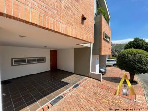 foto_104782_901271444_8244810061_ss