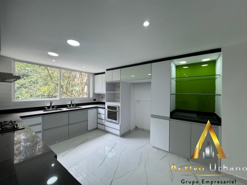 foto_104782_901271444_8254482901_ss