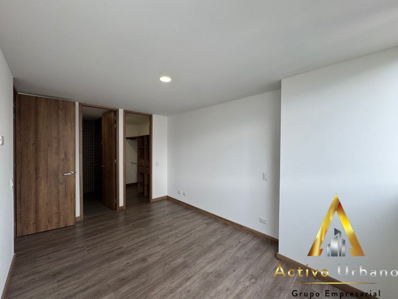 foto_104782_901271444_8350489030_ss