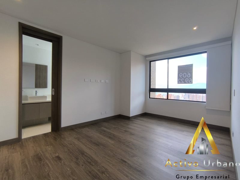 foto_104782_901271444_8388638739_ss