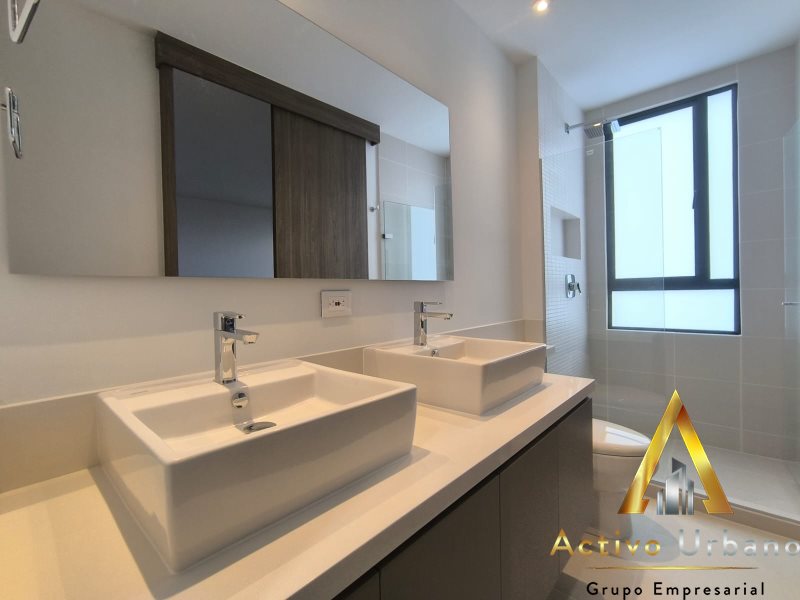 foto_104782_901271444_8397688653_ss