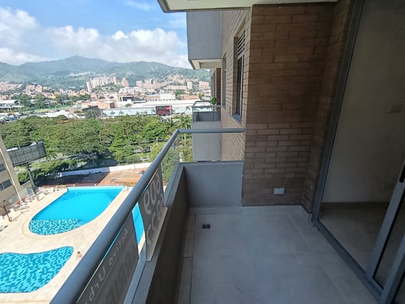 foto_104782_901271444_8514327889_ss