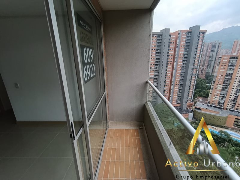 foto_104782_901271444_8573826692_ss