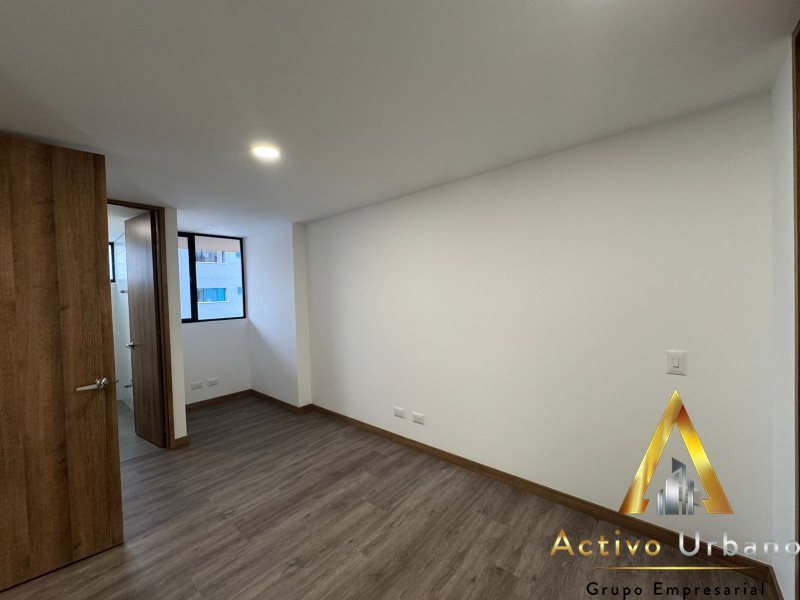 foto_104782_901271444_8651812519_ss