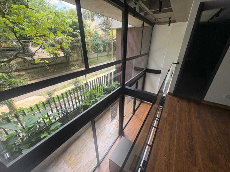 foto_104782_901271444_8720011324_ss