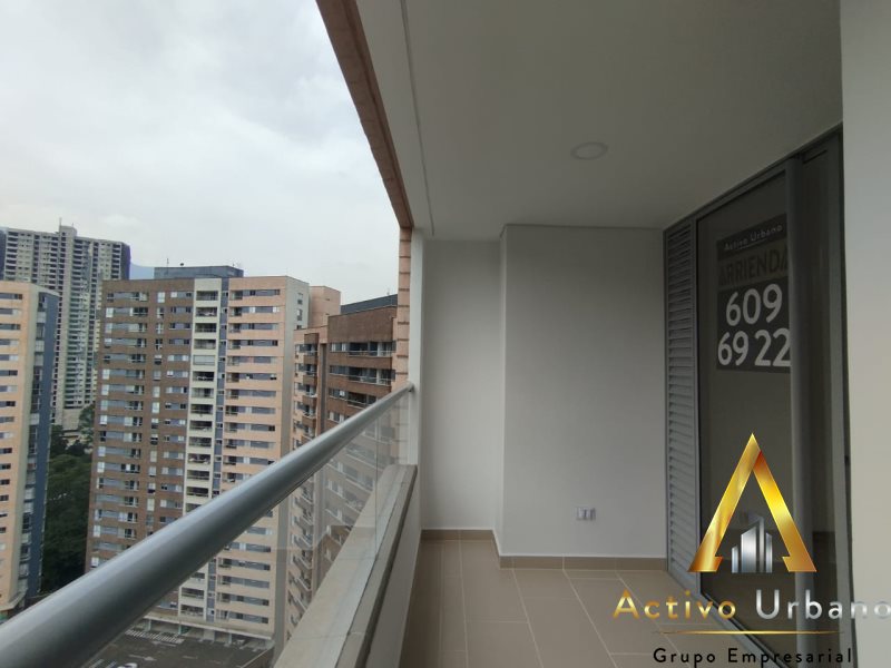 foto_104782_901271444_8767377210_ss