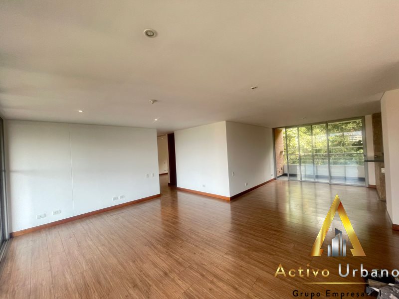 foto_104782_901271444_8780739932_ss