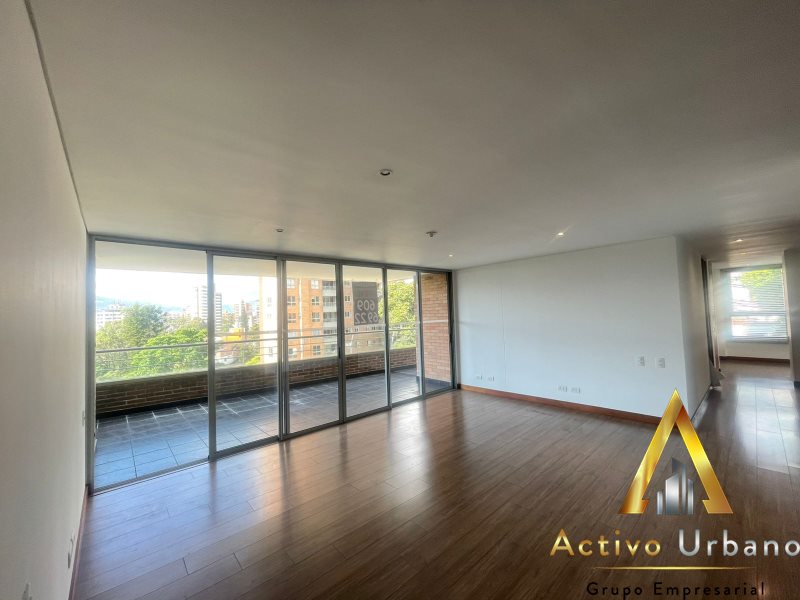 foto_104782_901271444_8781104454_ss