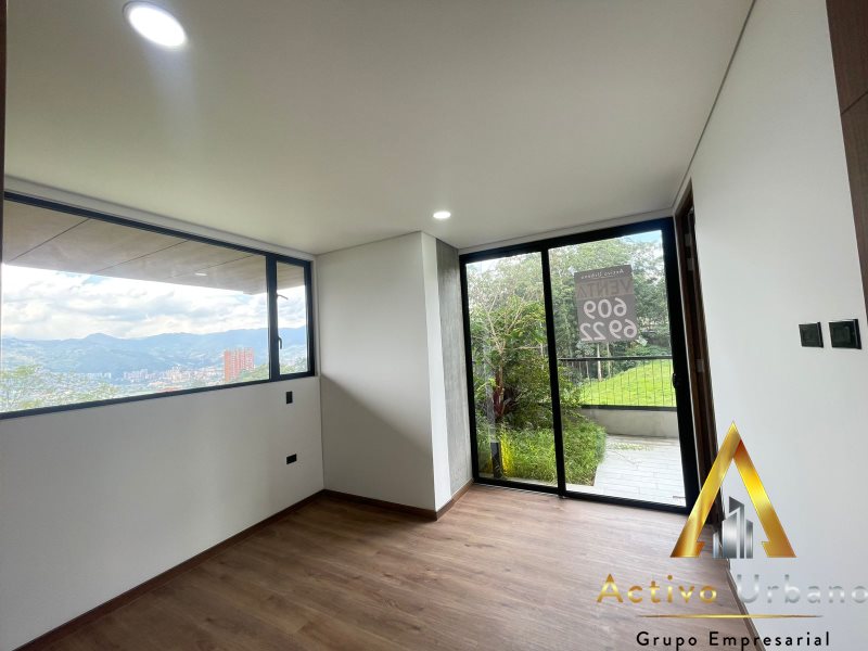 foto_104782_901271444_8959461761_ss