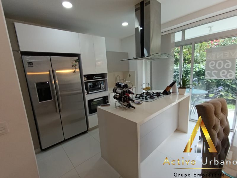 foto_104782_901271444_8984242012_ss