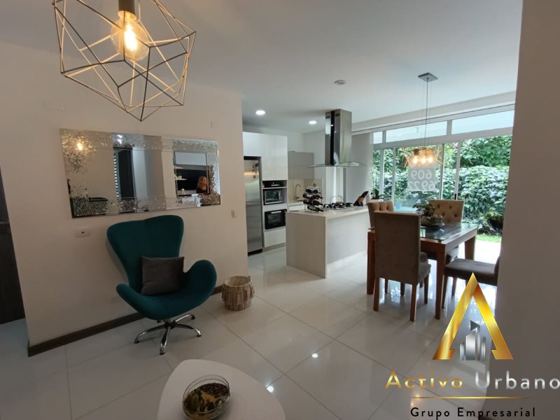 foto_104782_901271444_8985680292_ss