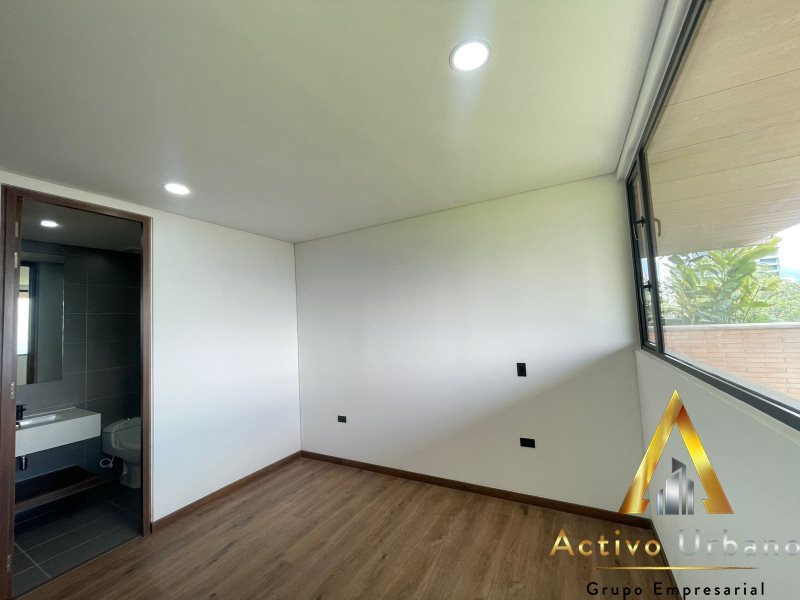 foto_104782_901271444_9004039945_ss