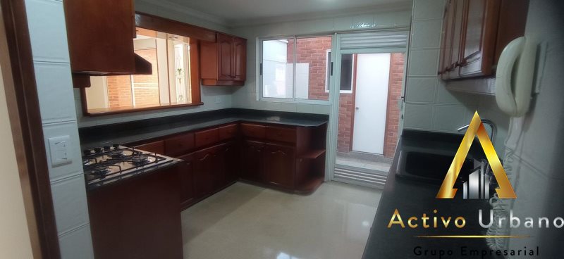 foto_104782_901271444_9593933373_ss