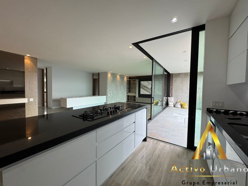 foto_104782_901271444_9664560814_ss