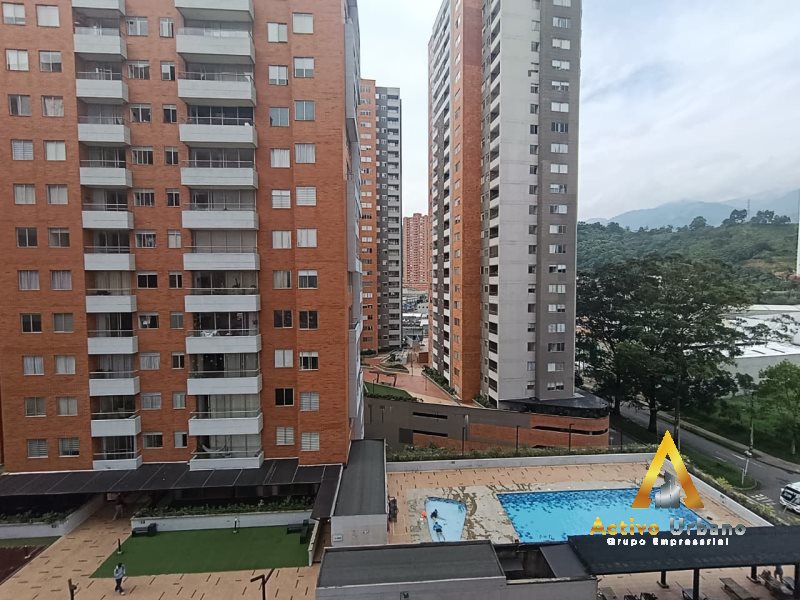 foto_104782_901271444_5237000538_ss