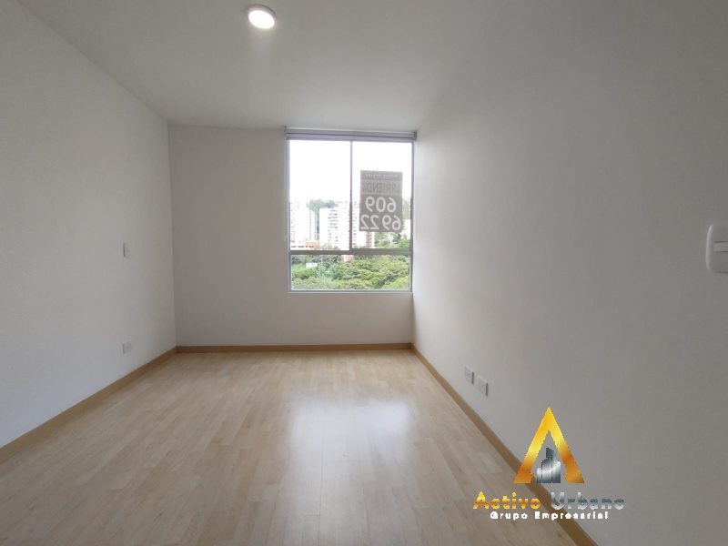 foto_104782_901271444_6552618880_ss