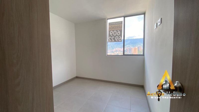 foto_104782_901271444_8662692140_ss