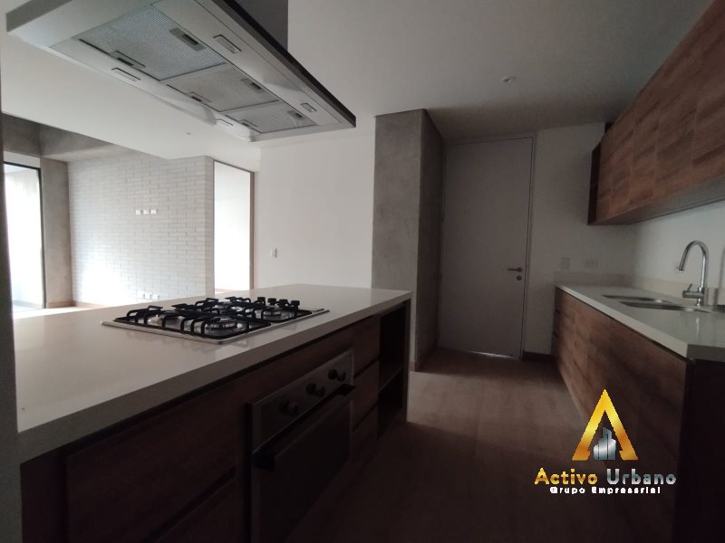 foto_104782_901271444_8686990335_ss