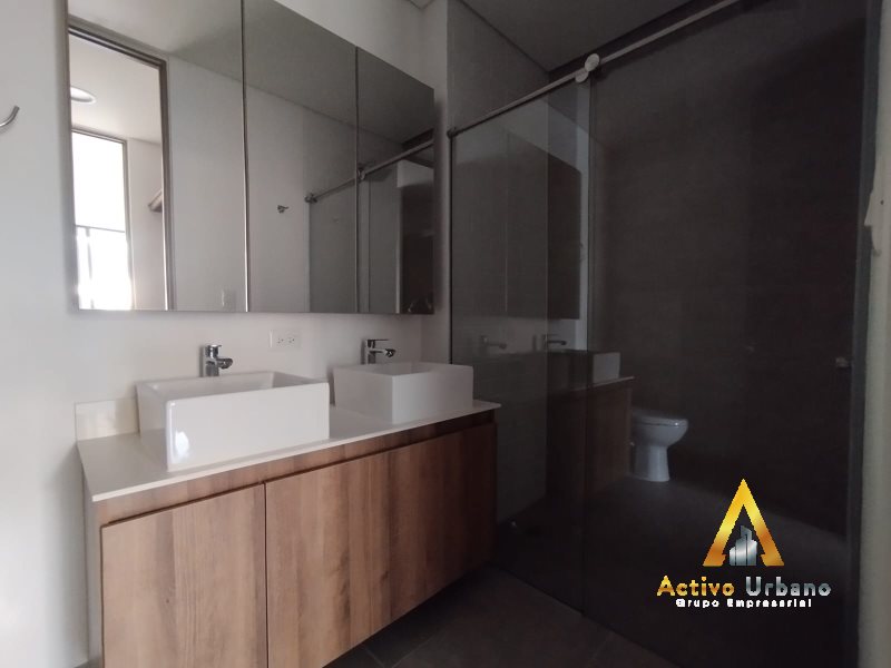 foto_104782_901271444_8698944828_ss