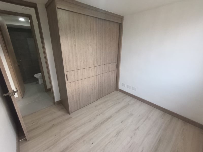 foto_104782_901271444_8709428037_ss