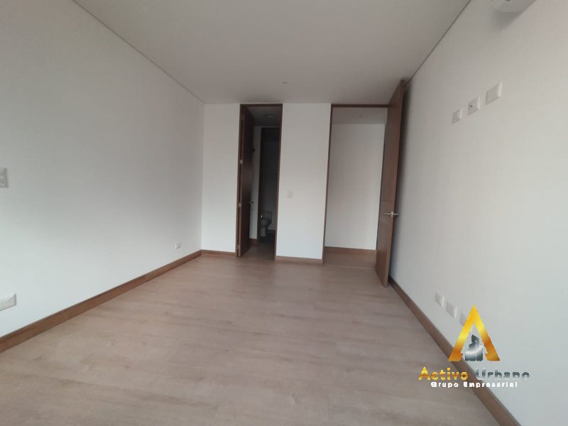 foto_104782_901271444_8710470531_ss