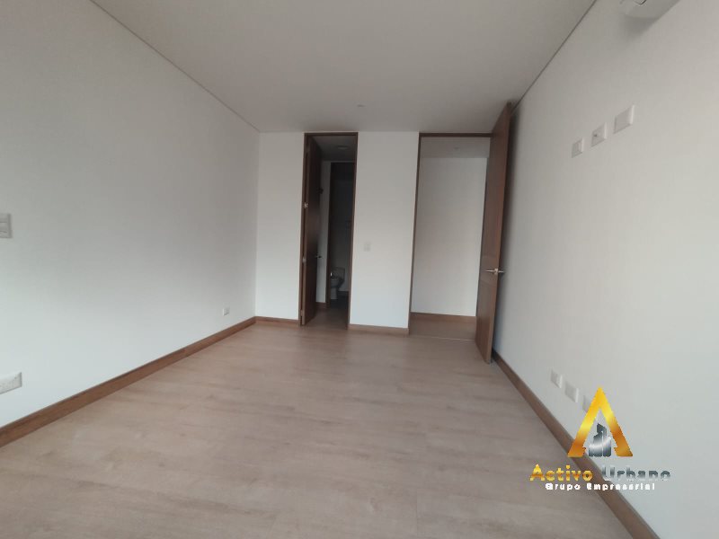 foto_104782_901271444_8710767111_ss