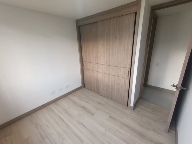 foto_104782_901271444_8715238491_ss