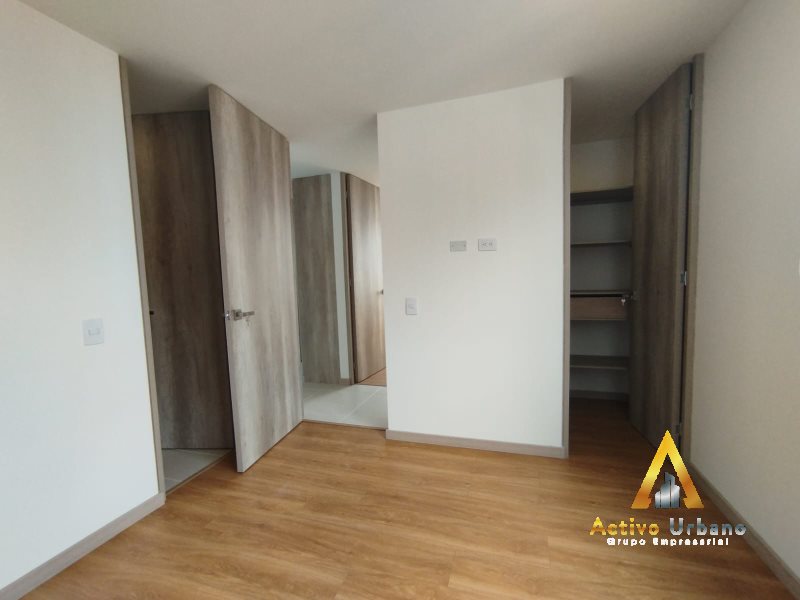 foto_104782_901271444_8716377355_ss