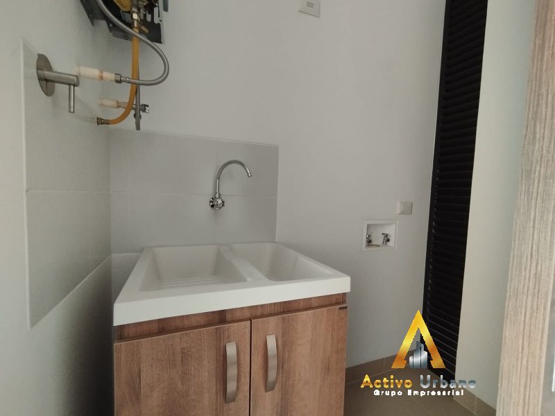 foto_104782_901271444_8820848739_ss