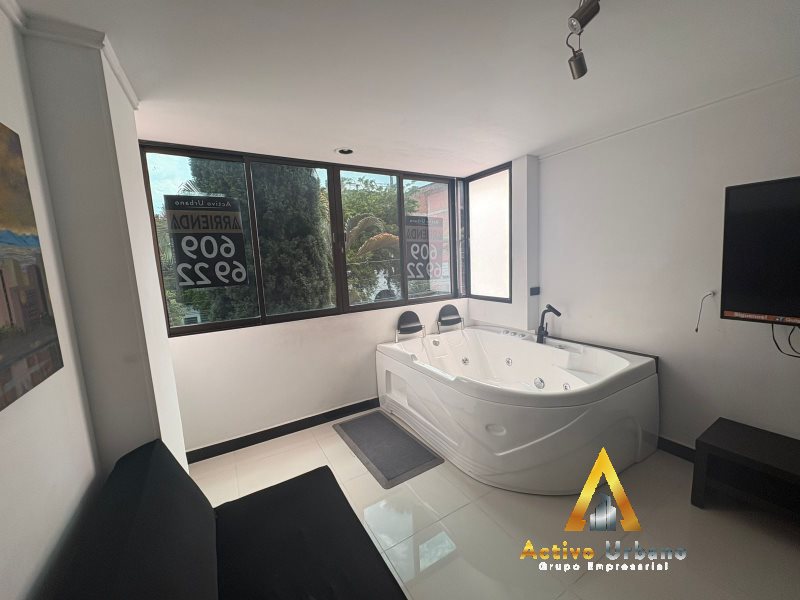 foto_104782_901271444_8956736132_ss