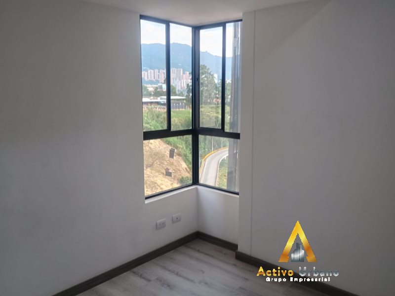 foto_104782_901271444_8519043885_ss