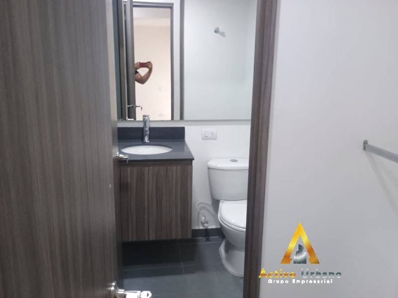 foto_104782_901271444_8519250675_ss