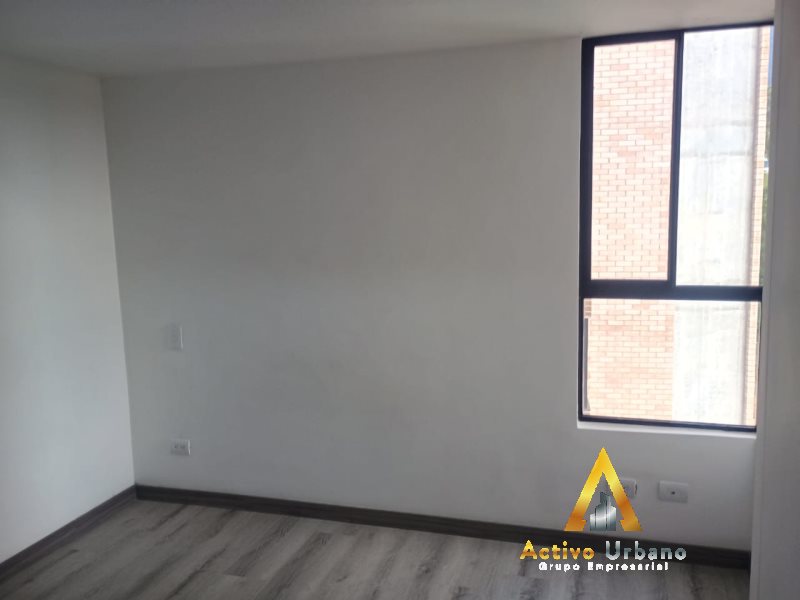 foto_104782_901271444_8546250999_ss